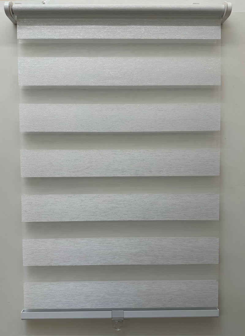 Laden Sie das Bild in Galerie -Viewer, Clever Fix Day & Night Rollo offwhite für Fenster und Türen
