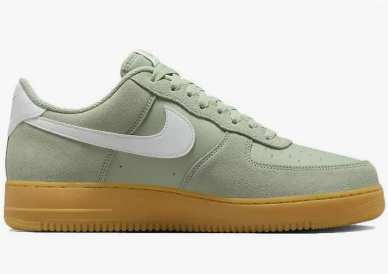 Laden Sie das Bild in Galerie -Viewer, Nike Air Force 1 Sneaker dunkelgrün/weiss mit brauner Sohle Gr. 42 Original und neu
