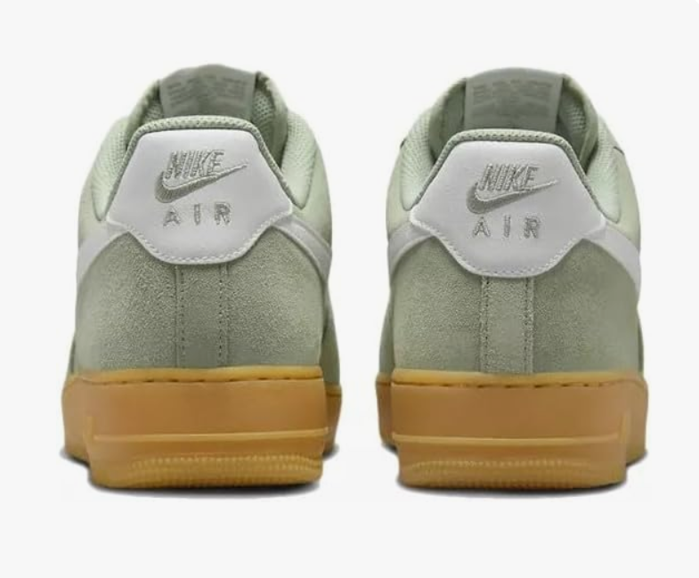 Laden Sie das Bild in Galerie -Viewer, Nike Air Force 1 Sneaker dunkelgrün/weiss mit brauner Sohle Gr. 42 Original und neu