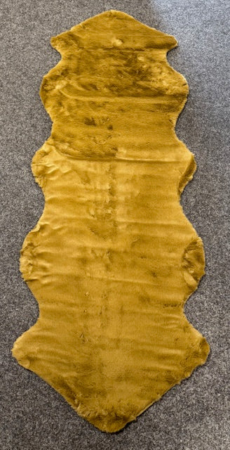 Teppich in Lammfell Optik 65 x 180 cm Camel