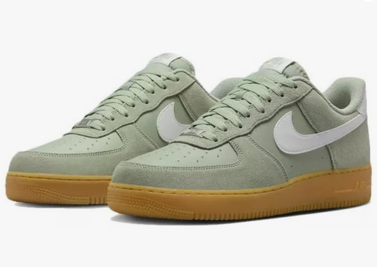 Nike Air Force 1 Sneaker dunkelgrün/weiss mit brauner Sohle Gr. 42 Original und neu
