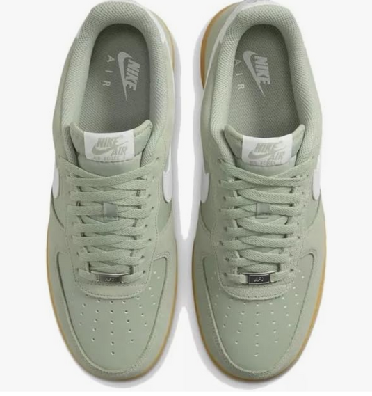 Nike Air Force 1 Sneaker dunkelgrün/weiss mit brauner Sohle Gr. 42 Original und neu