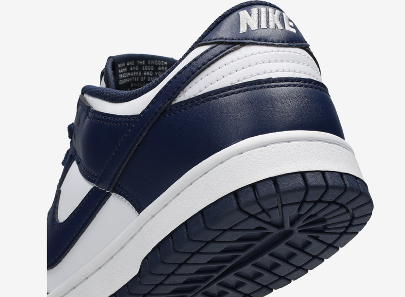 Laden Sie das Bild in Galerie -Viewer, Nike Dunk low dunkelblau/weiss, Größe 42 Original und neu

