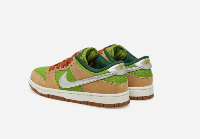 Laden Sie das Bild in Galerie -Viewer, Nike Dunk in braun/grün/silber Gr. 38 Original und neu

