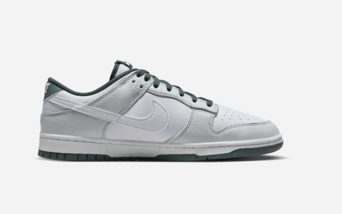 Laden Sie das Bild in Galerie -Viewer, Nike Dunk low in weiss/hellgrau/dunkelgrün Gr. 39 Original und neu

