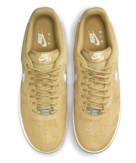 Laden Sie das Bild in Galerie -Viewer, Nike Air Force 1 ockergelb/weiss Gr. 44 Oriinal und neu
