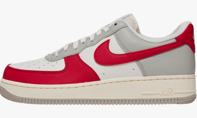 Laden Sie das Bild in Galerie -Viewer, Nike Air Force 1 weiss/rot/grau Gr. 42 Original und neu
