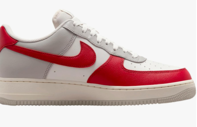 Laden Sie das Bild in Galerie -Viewer, Nike Air Force 1 weiss/rot/grau Gr. 42 Original und neu
