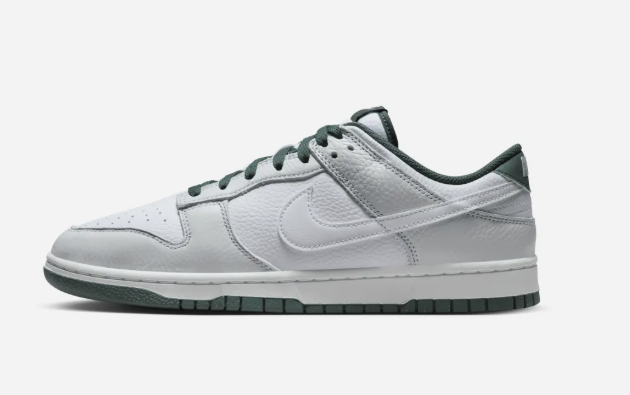 Laden Sie das Bild in Galerie -Viewer, Nike Dunk low in weiss/hellgrau/dunkelgrün Original und neu
