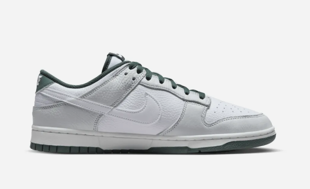 Laden Sie das Bild in Galerie -Viewer, Nike Dunk low in weiss/hellgrau/dunkelgrün Original und neu
