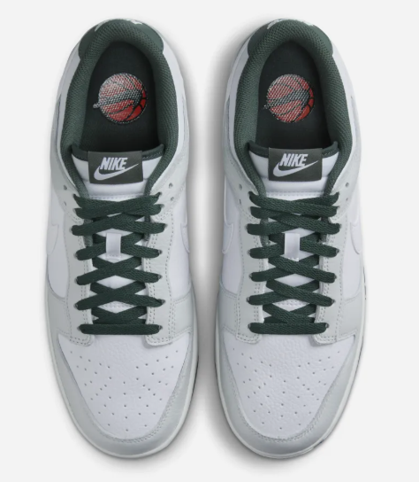 Laden Sie das Bild in Galerie -Viewer, Nike Dunk low in weiss/hellgrau/dunkelgrün Original und neu
