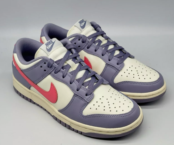 Nike Dunk Low in weiss/lila mit rosanem Logo Gr. 44,5 Original und neu